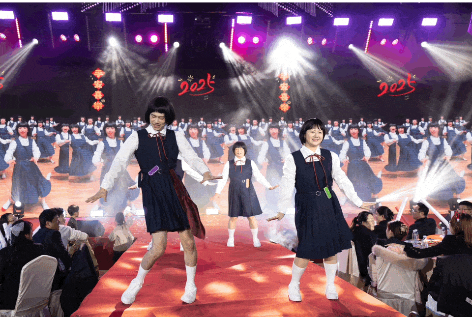 扛過(guò)槍放過(guò)羊.GIF